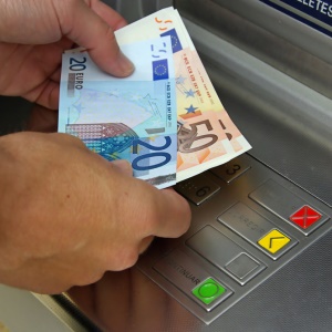 פירוט עמלות רכישה ומשיכת כסף בחו ל Max